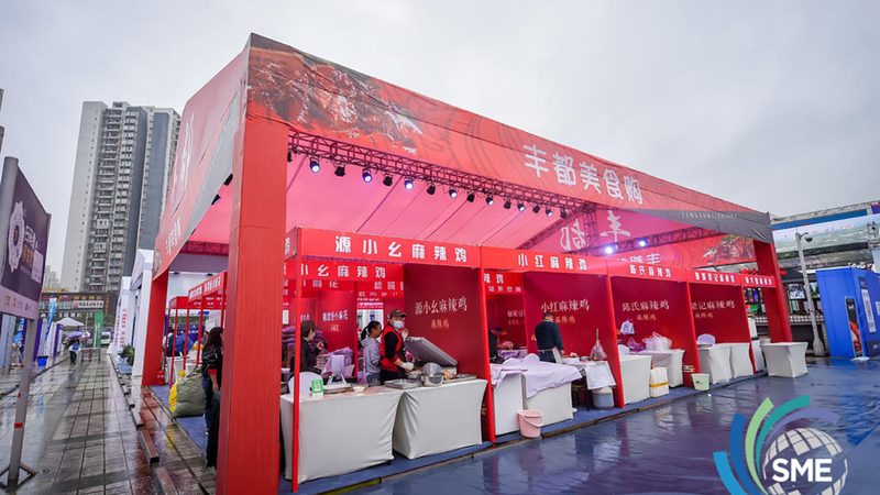 优秀的团队是庆典策划加盟代理成功的关键。团队成员应具备以下素质：